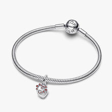 Load image into Gallery viewer, Charm Pendente Cuori Intrecciati con Cristalli Rossi
