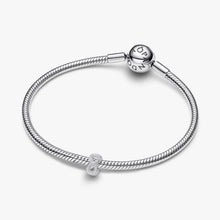 Carica l'immagine nel visualizzatore di Gallery, Mini Charm Infinito effetto diamantato
