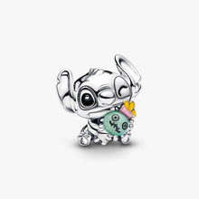 Load image into Gallery viewer, Charm Disney, Lilo &amp; Stitch, Stitch con Scrump
