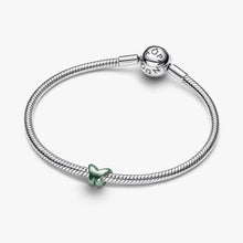 Load image into Gallery viewer, Mini Charm Farfalla effetto metallico verde
