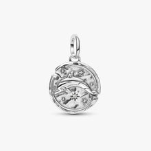 Load image into Gallery viewer, Charm Medallion Delfino "Audaces Fortuna Iuvat"
