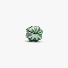 Load image into Gallery viewer, Mini Charm Quadrifoglio effetto metallico verde
