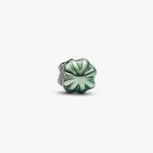 Carica l'immagine nel visualizzatore di Gallery, Mini Charm Quadrifoglio effetto metallico verde
