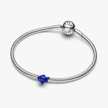 Load image into Gallery viewer, Mini Charm Pesce effetto metallico blu
