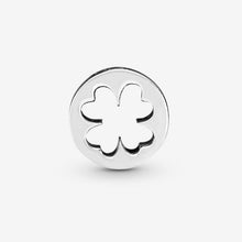 Carica l'immagine nel visualizzatore di Gallery, Charm openwork con quadrifoglio Fortuna
