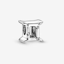 Cargar imagen en el visor de la galería, Charm dello zodiaco Gemelli
