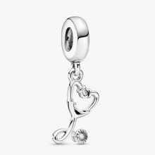 Carica l'immagine nel visualizzatore di Gallery, Charm pendente con cuore Stetoscopio
