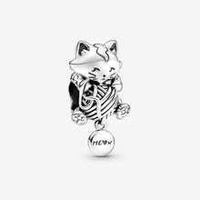 Carica l'immagine nel visualizzatore di Gallery, Charm Gattino e Gomitolo
