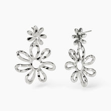 Carica l&#39;immagine nel visualizzatore di Gallery, Orecchini da donna pendenti con fiori effetto martellato Kidult 861041
