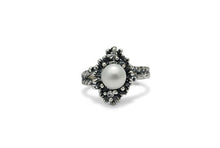 Carica l'immagine nel visualizzatore di Gallery, Anello Primule Edizione Limitata Con Perla Bianca  AnEd14/P
