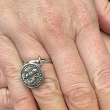 Load image into Gallery viewer, Anello San Francesco di Paola in Argento con medaglia pendente code AR/DG/77404
