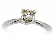 Carica l'immagine nel visualizzatore di Gallery, De Gaetano Gioielli Anello di Fidanzamento in oro bianco 9kt con Diamante naturale da 0,21 carati colore G purezza VS
