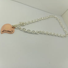 Cargar imagen en el visor de la galería, COLLAR GUESS CON COLGANTE CORAZÓN
