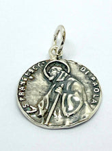 Carica l'immagine nel visualizzatore di Gallery, Medaglia San Francesco di Paola in argento 925 millesimi
