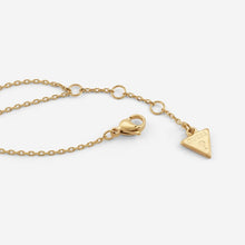 Carica l&#39;immagine nel visualizzatore di Gallery, Bracciale da donna in acciaio dorato e cristalli Guess JUBB05 418JW YG
