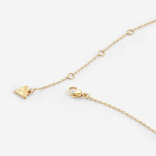 Carica l&#39;immagine nel visualizzatore di Gallery, Collana da donna in acciaio dorato Guess JUBN05 569JW YGMC
