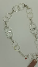 Carica e avvia il video nel visualizzatore di galleria, Collana da donna in ottone colore silver Guess UBN90805
