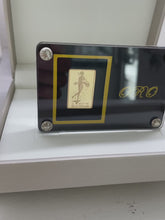 Cargar y reproducir el video en el visor de la galería, Lingote Unoaerre Fortuna en oro de 18 quilates (750 m) art. 72900
