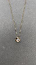 Load and play video in Gallery viewer, Collana da donna in oro giallo 18 Kt con Diamanti Donna Oro LPL11300.005
