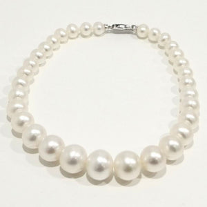 Bracciale da donna con perle bianche a scalare PBR1084